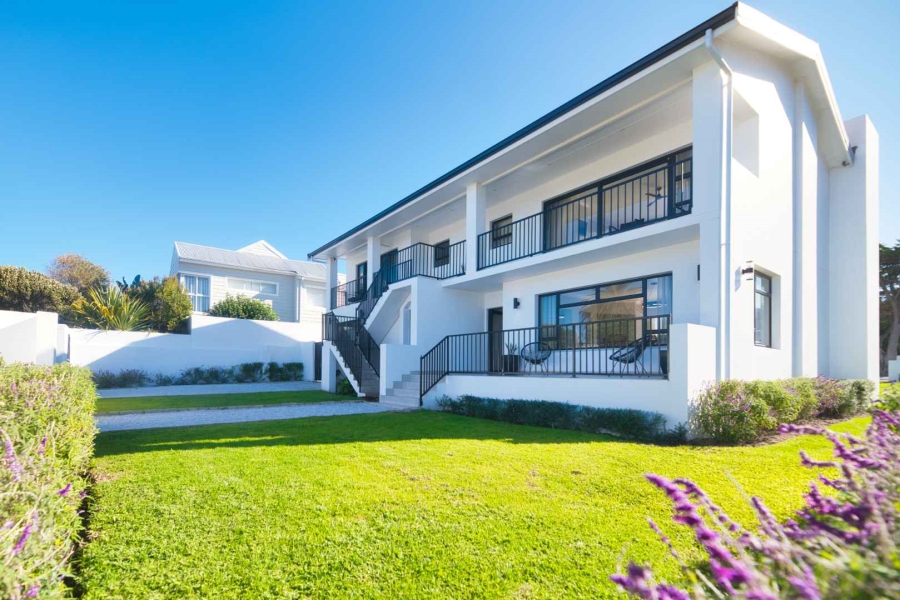 9 Bedroom Property for Sale in Westcliff Western Cape